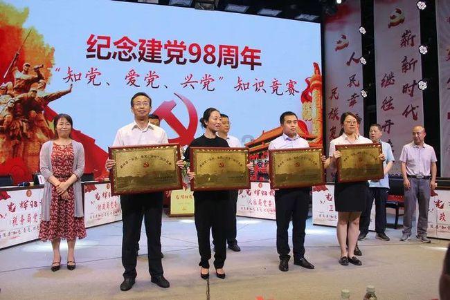 女朋友背着我跟别的男的聊天蜗牛问答,为您解疑答惑